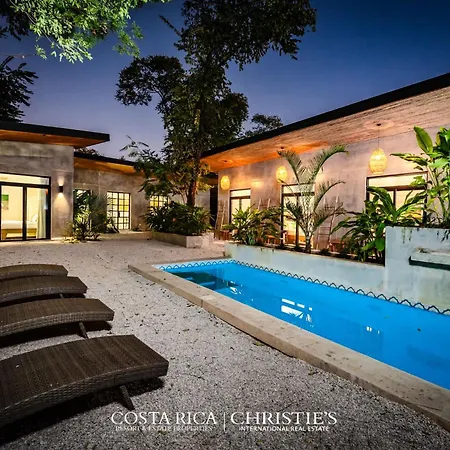 Steps To The Main Surf Break - 6 Bedroom Villa