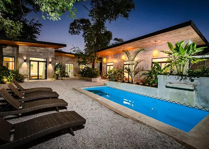Steps To The Main Surf Break - 6 Bedroom Holiday home *