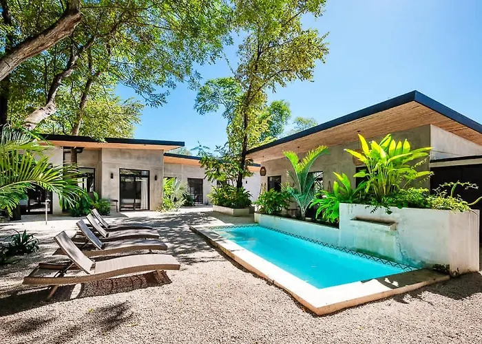 Holiday home Steps To The Main Surf Break - 6 Bedroom Refundores