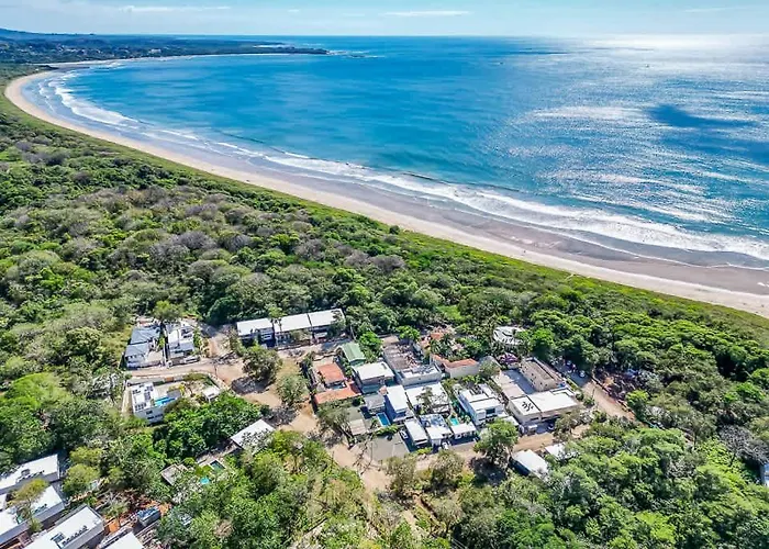 Steps To The Main Surf Break - 6 Bedroom Holiday home Refundores
