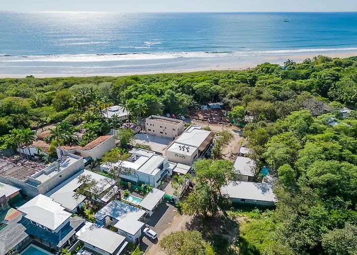 Steps To The Main Surf Break - 6 Bedroom Refundores