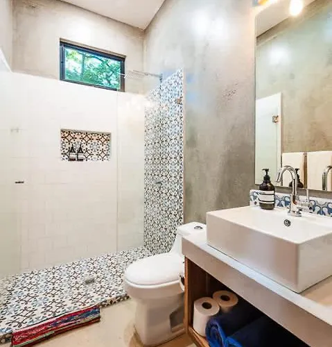 Steps To The Main Surf Break - 6 Bedroom *