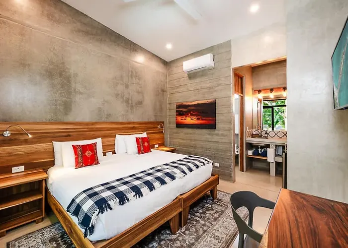 Steps To The Main Surf Break - 6 Bedroom Holiday home