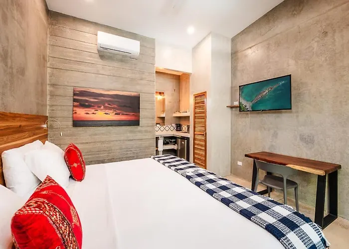 Holiday home Steps To The Main Surf Break - 6 Bedroom