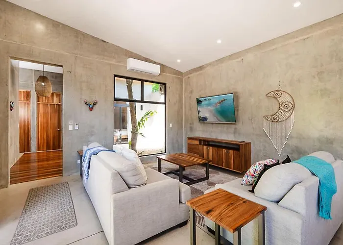 Steps To The Main Surf Break - 6 Bedroom Holiday home *