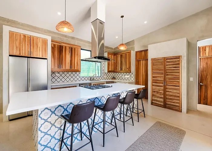 Steps To The Main Surf Break - 6 Bedroom