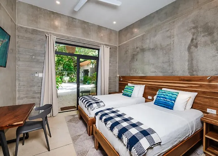 Holiday home Steps To The Main Surf Break - 6 Bedroom *