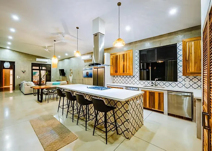 Steps To The Main Surf Break - 6 Bedroom