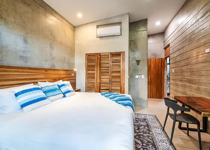Holiday home Steps To The Main Surf Break - 6 Bedroom