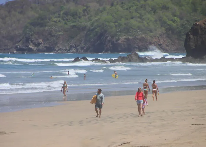 Steps To The Main Surf Break - 6 Bedroom Holiday home Refundores