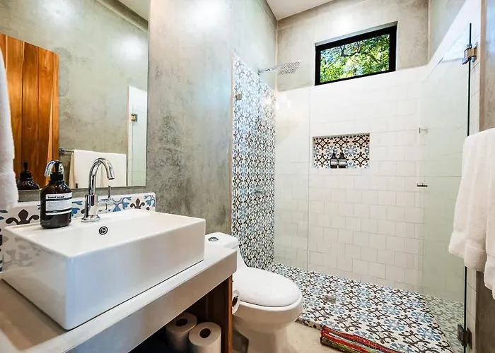 Steps To The Main Surf Break - 6 Bedroom * Refundores
