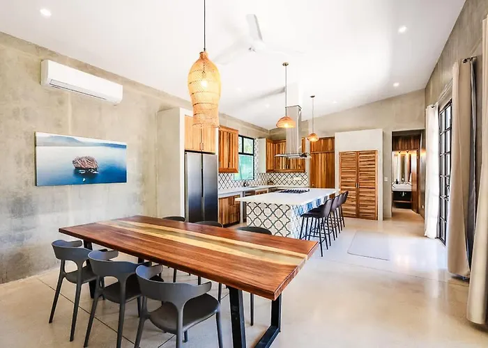 Steps To The Main Surf Break - 6 Bedroom