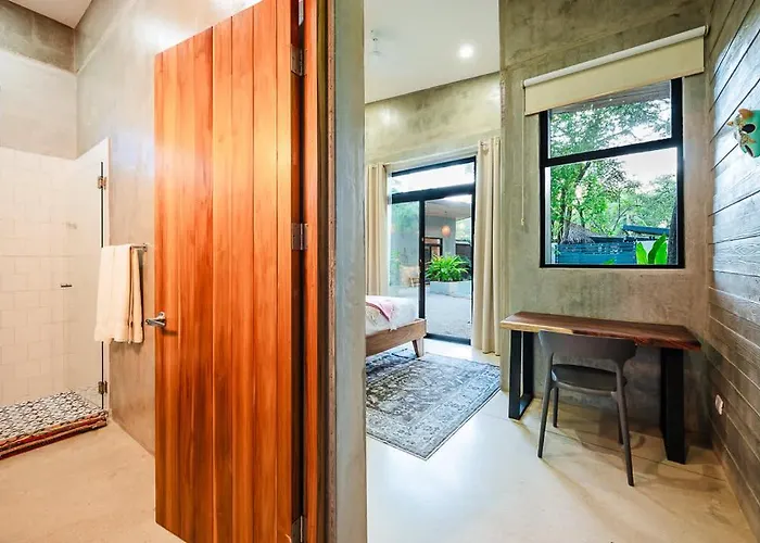 Holiday home Steps To The Main Surf Break - 6 Bedroom Refundores