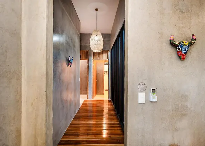 Steps To The Main Surf Break - 6 Bedroom Holiday home